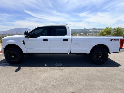 Used 2022 Ford F350 XLT AWD/4WD image 9