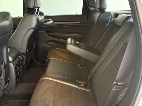 Used 2018 Jeep Grand Cherokee Altitude AWD/4WD image 10