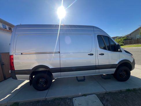 Used 2022 Mercedes-Benz Sprinter 2500 image 4