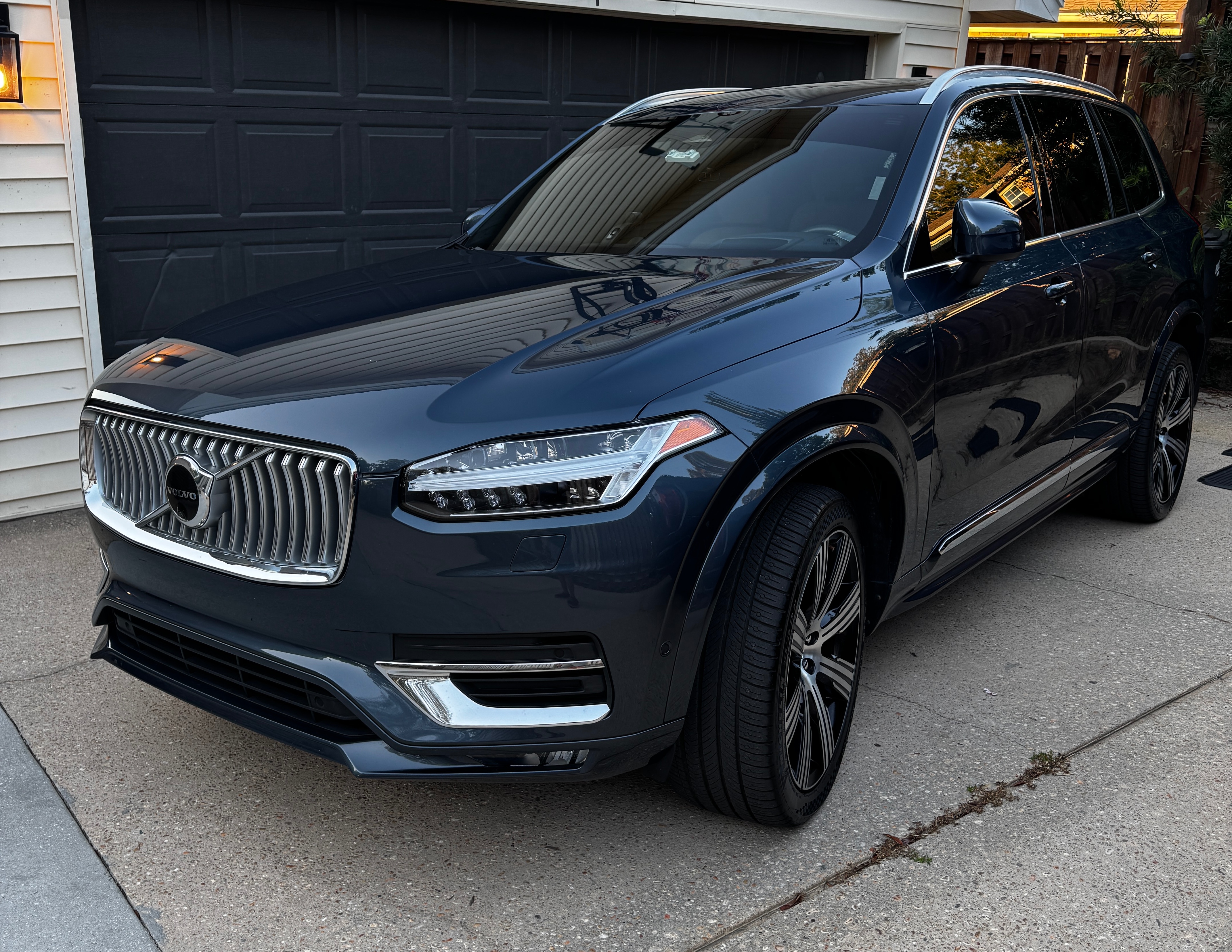 Used 2023 Volvo XC90 B6 Ultimate w/ Lounge Package AWD/4WD image 1
