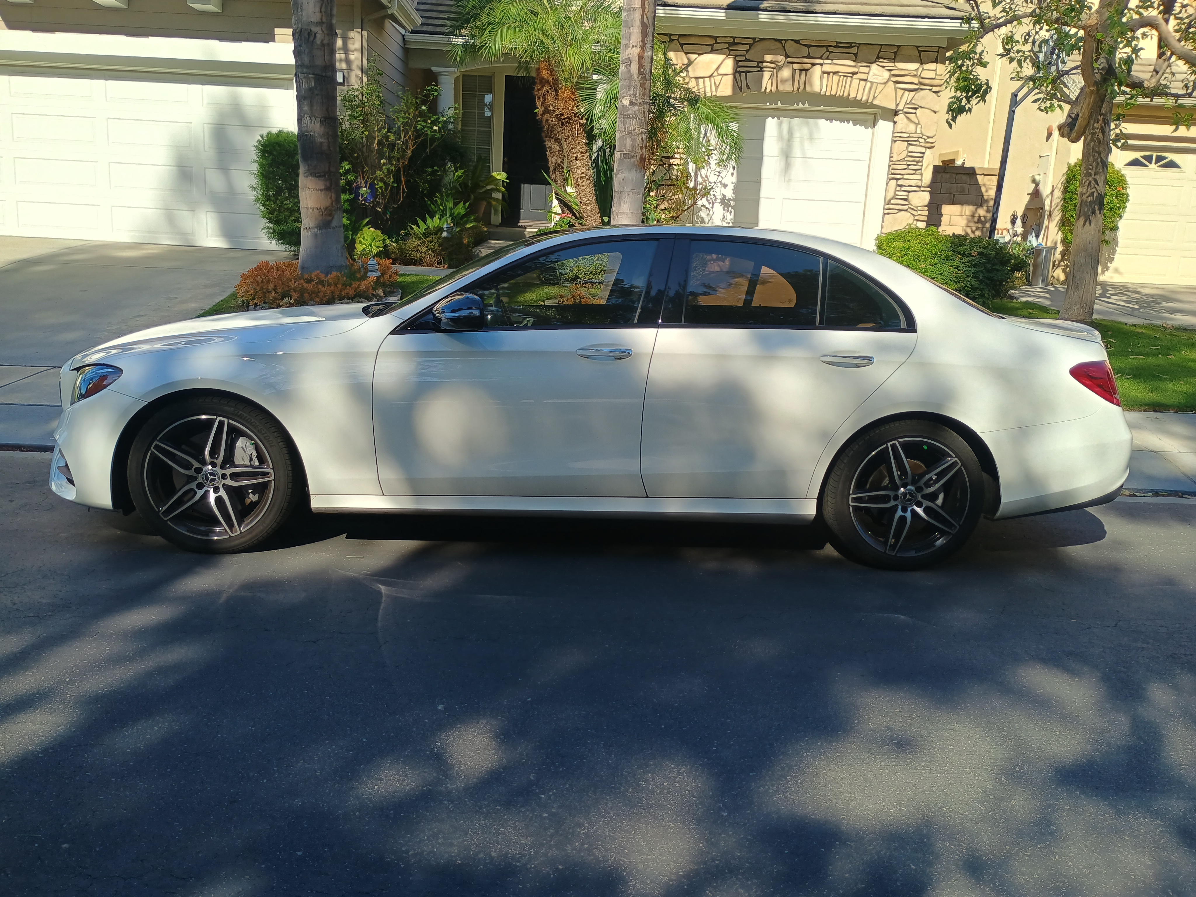 Used 2019 Mercedes-Benz E 300 image 1