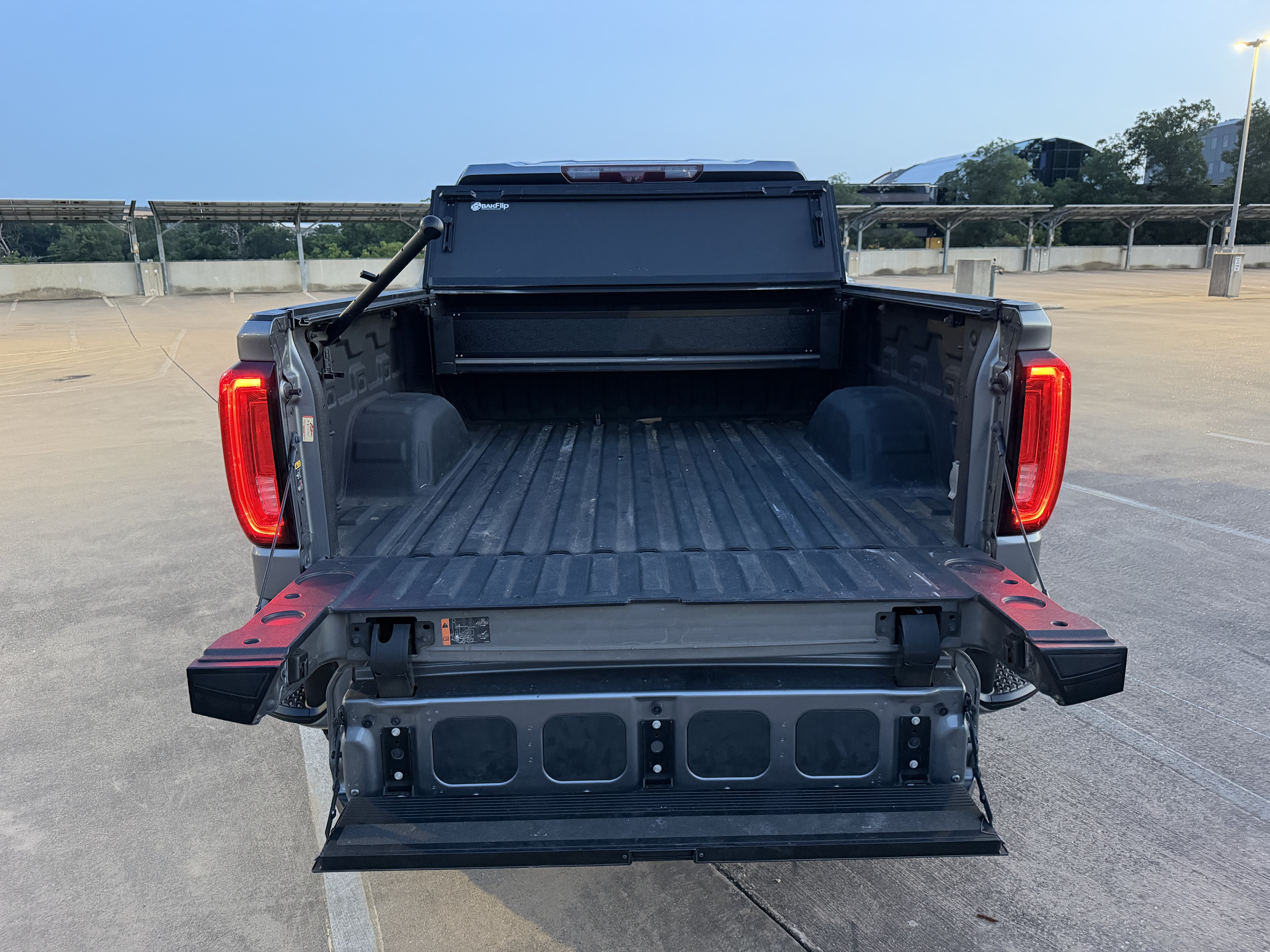 Used 2020 GMC Sierra 1500 AT4 w/ Technology Package AWD/4WD image 11