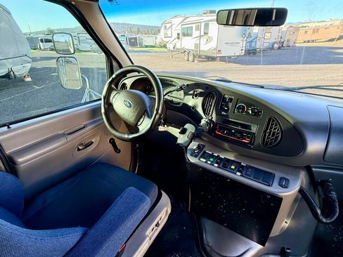 Used 2005 Ford E-450 and Econoline 450 image 16