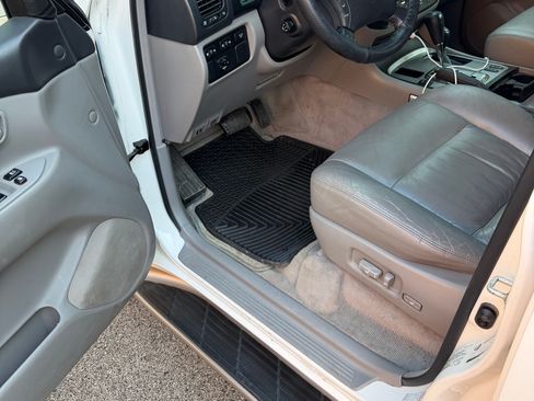 Used 2005 Toyota Land Cruiser AWD/4WD image 13