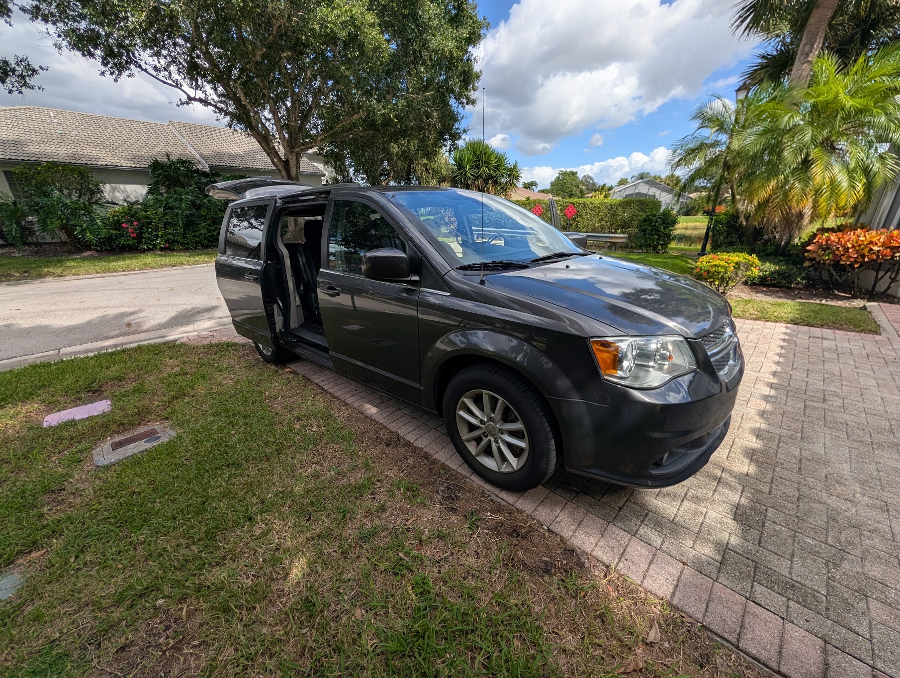 Used 2019 Dodge Grand Caravan SXT FWD image 6