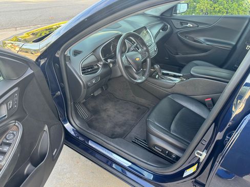 Used 2018 Chevrolet Malibu Premier w/ Driver Confidence Package image 11