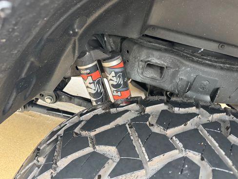 Used 2024 Jeep Gladiator Mojave w/ Technology Group image 8