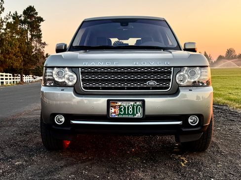 Used 2010 Land Rover Range Rover HSE LUX AWD/4WD image 2