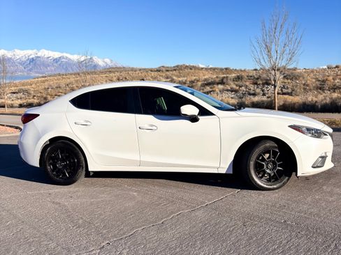 Used 2016 MAZDA MAZDA3 i Sport w/ Preferred Equipment Package image 4