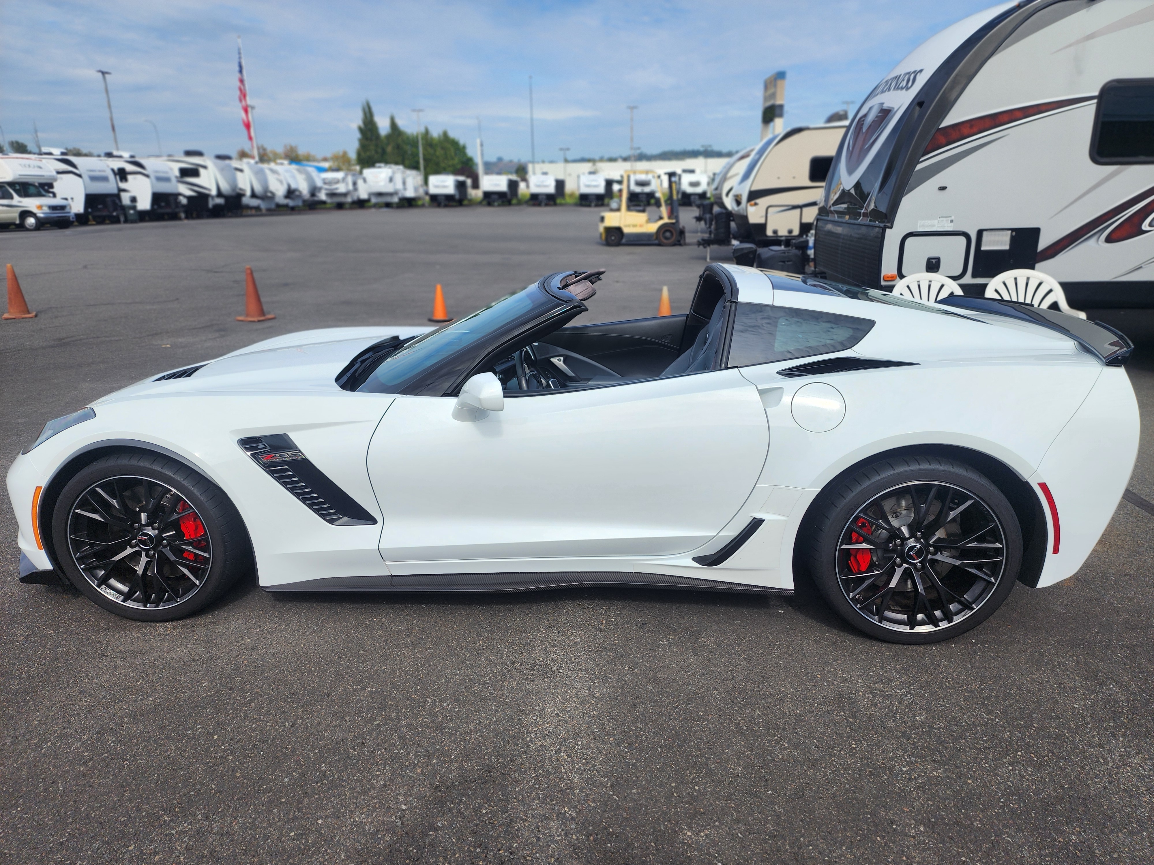 Used 2016 Chevrolet Corvette Z06 w/ 3LZ Preferred Equipment Group RWD image 9
