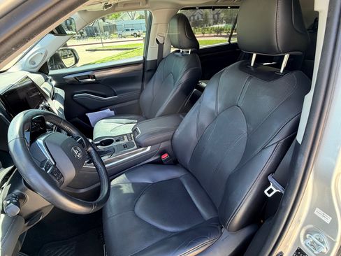 Used 2021 Toyota Highlander Limited image 6