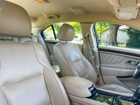 Used 2013 Ford Taurus Limited FWD image 16