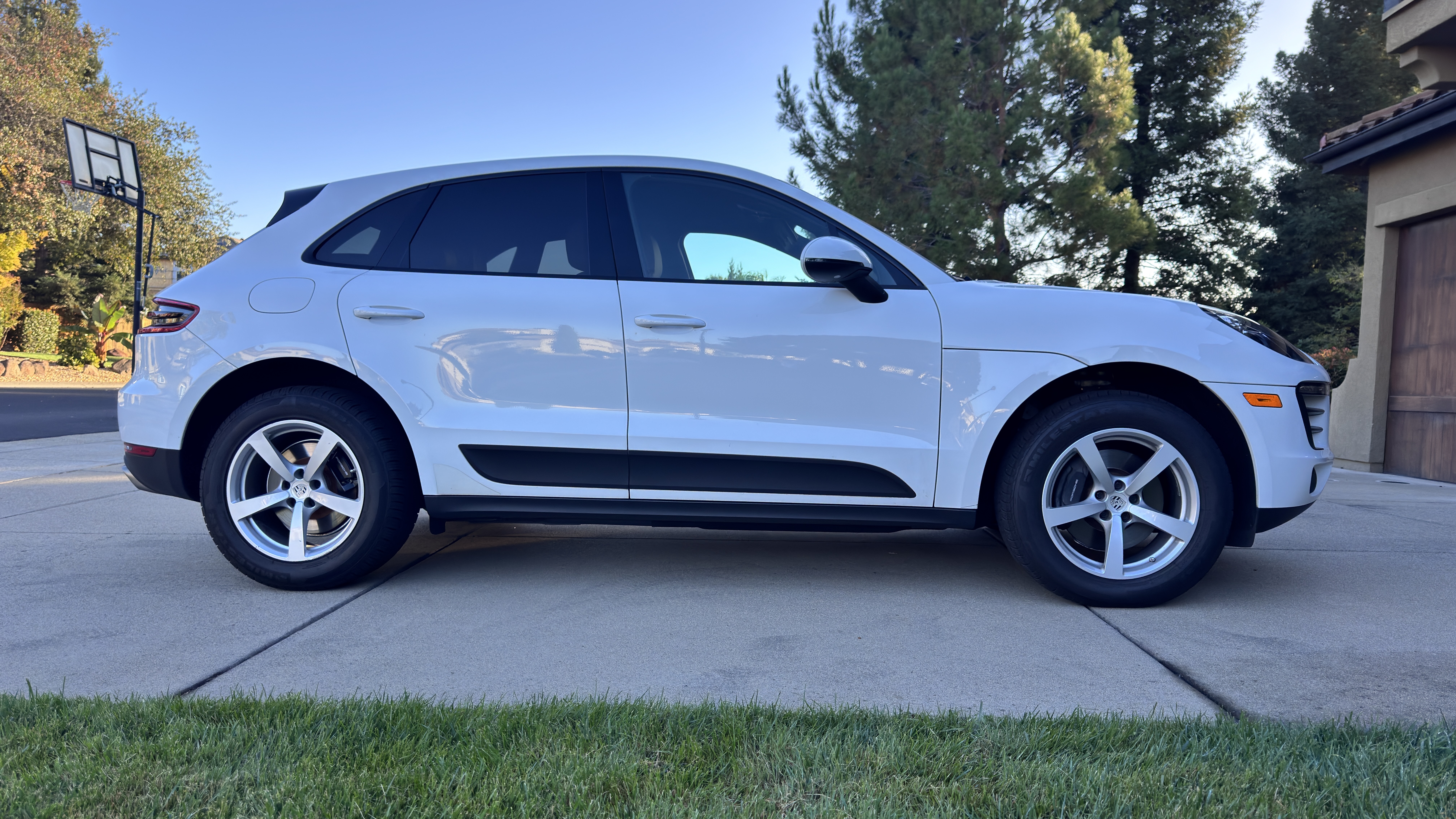 Used 2018 Porsche Macan Sport Edition AWD/4WD image 5