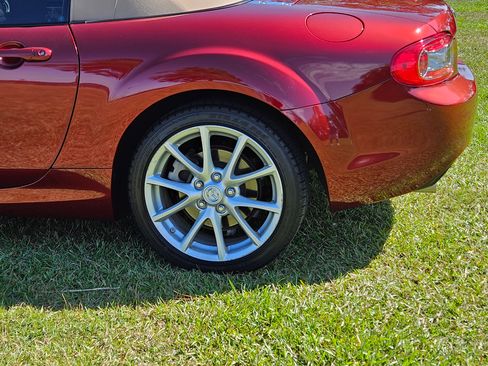 Used 2011 MAZDA MX-5 Miata Grand Touring w/ Premium Pkg image 8