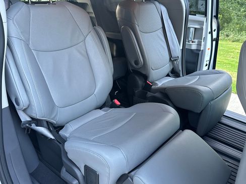 Used 2023 Toyota Sienna Limited AWD/4WD image 11