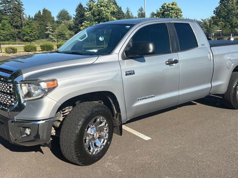 Used 2018 Toyota Tundra SR5 AWD/4WD image 9