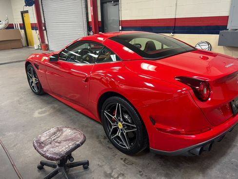 Used 2017 Ferrari California T image 5