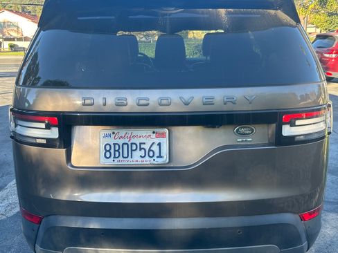 Used 2017 Land Rover Discovery SE image 4