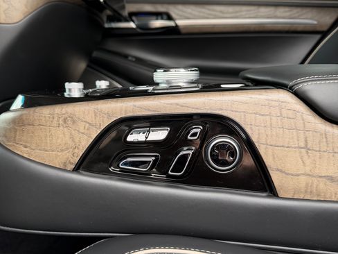 Used 2020 Genesis G90 5.0 Ultimate RWD image 14