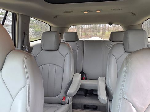 Used 2010 Buick Enclave CXL image 14