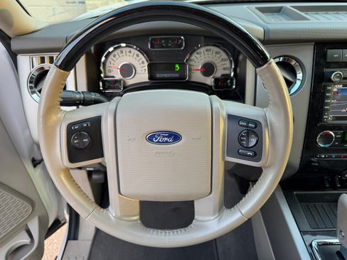Used 2014 Ford Expedition Limited w/ Equipment Group 301A AWD/4WD image 9