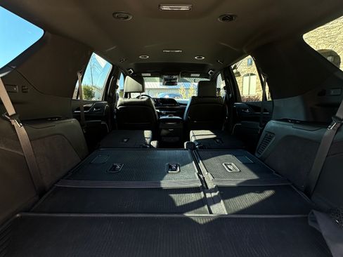 Used 2022 Cadillac Escalade Luxury w/ LPO, Illumination Package image 20