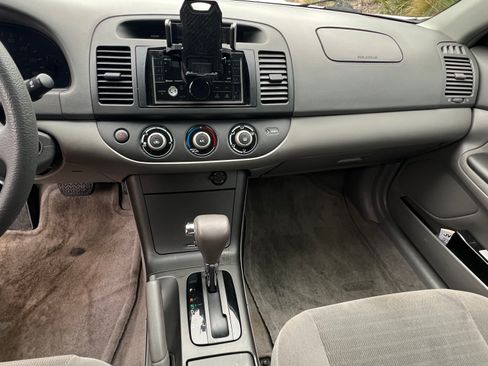 Used 2005 Toyota Camry LE image 14