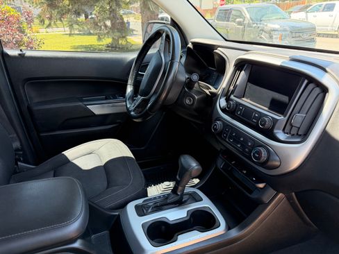 Used 2021 Chevrolet Colorado LT AWD/4WD image 13