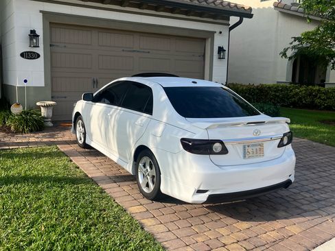Used 2011 Toyota Corolla S image 8
