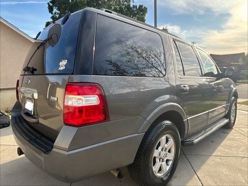Used 2010 Ford Expedition XLT image 9