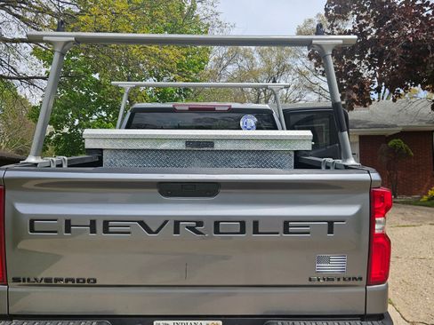 Used 2021 Chevrolet Silverado 1500 Custom w/ LPO, Dark Essentials Package AWD/4WD image 8