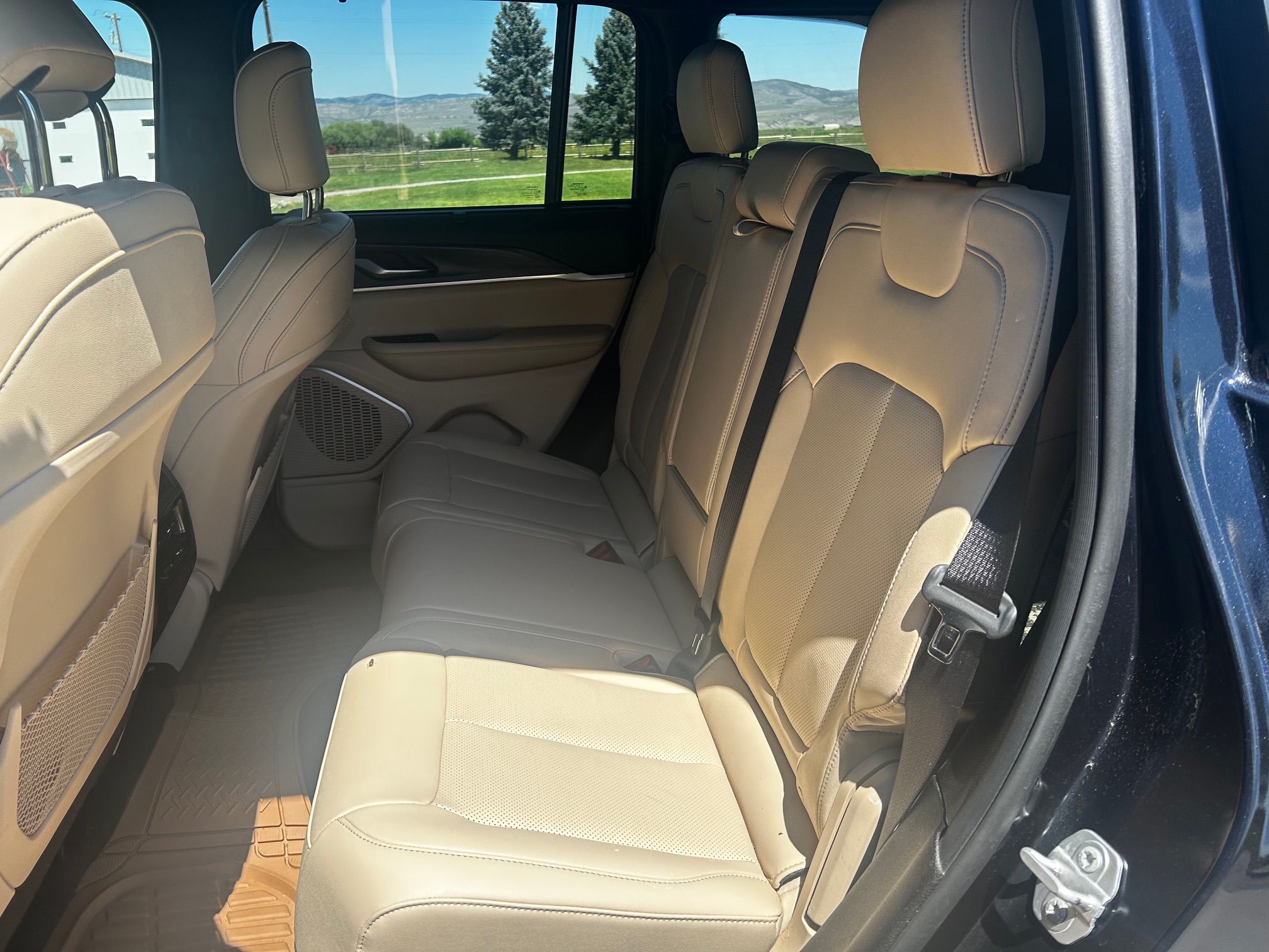 Used 2024 Jeep Grand Cherokee Limited w/ Luxury Tech Group II AWD/4WD image 14