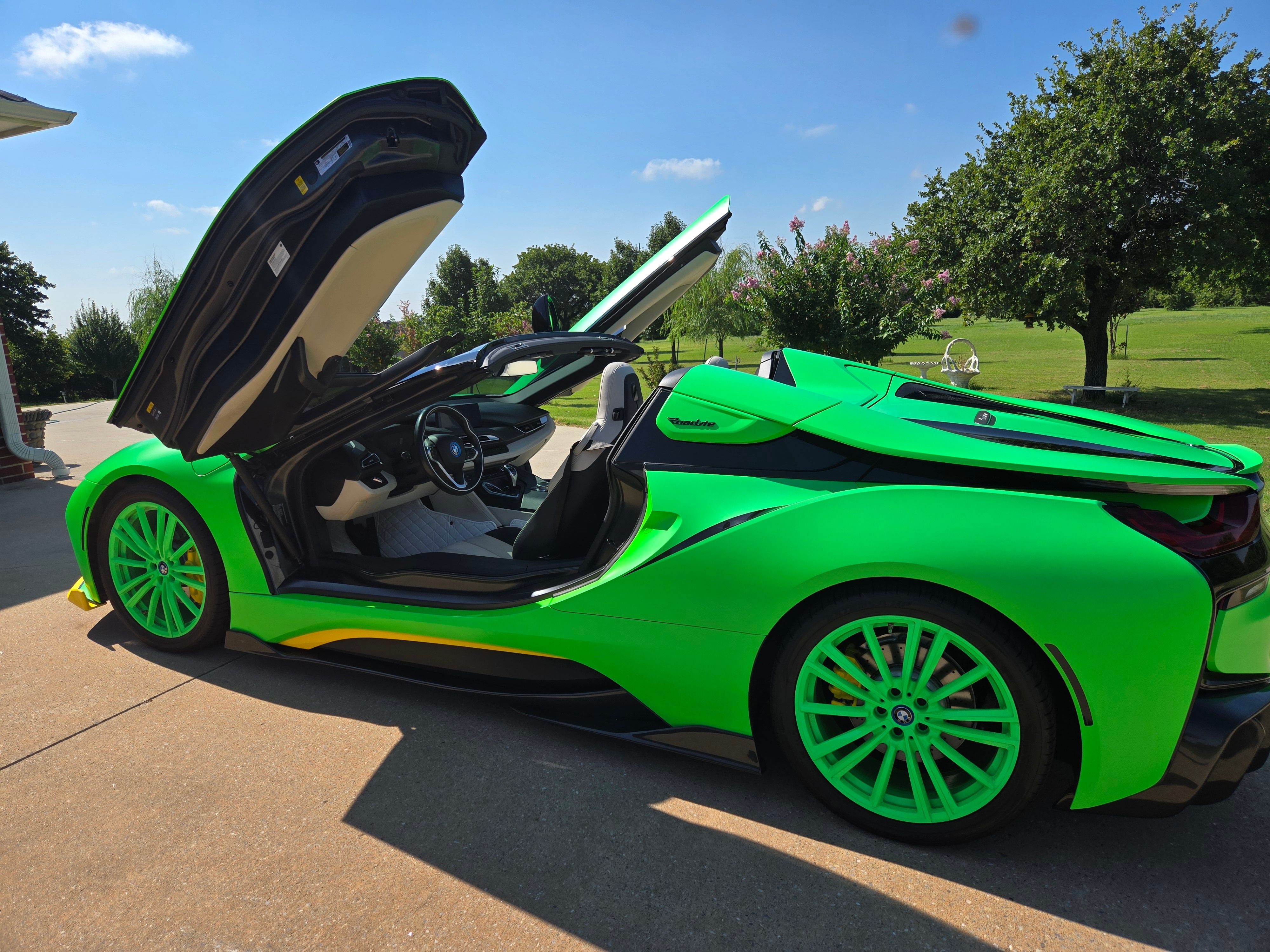 Used 2019 BMW i8 Roadster AWD/4WD image 1