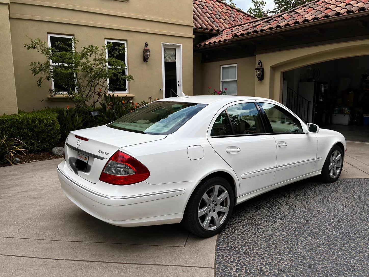 Used 2007 Mercedes-Benz E 350 4MATIC Sedan image 2