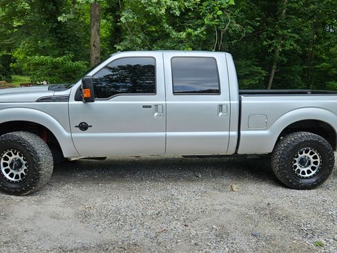 Used 2016 Ford F250 Lariat w/ Lariat Ultimate Package AWD/4WD image 1