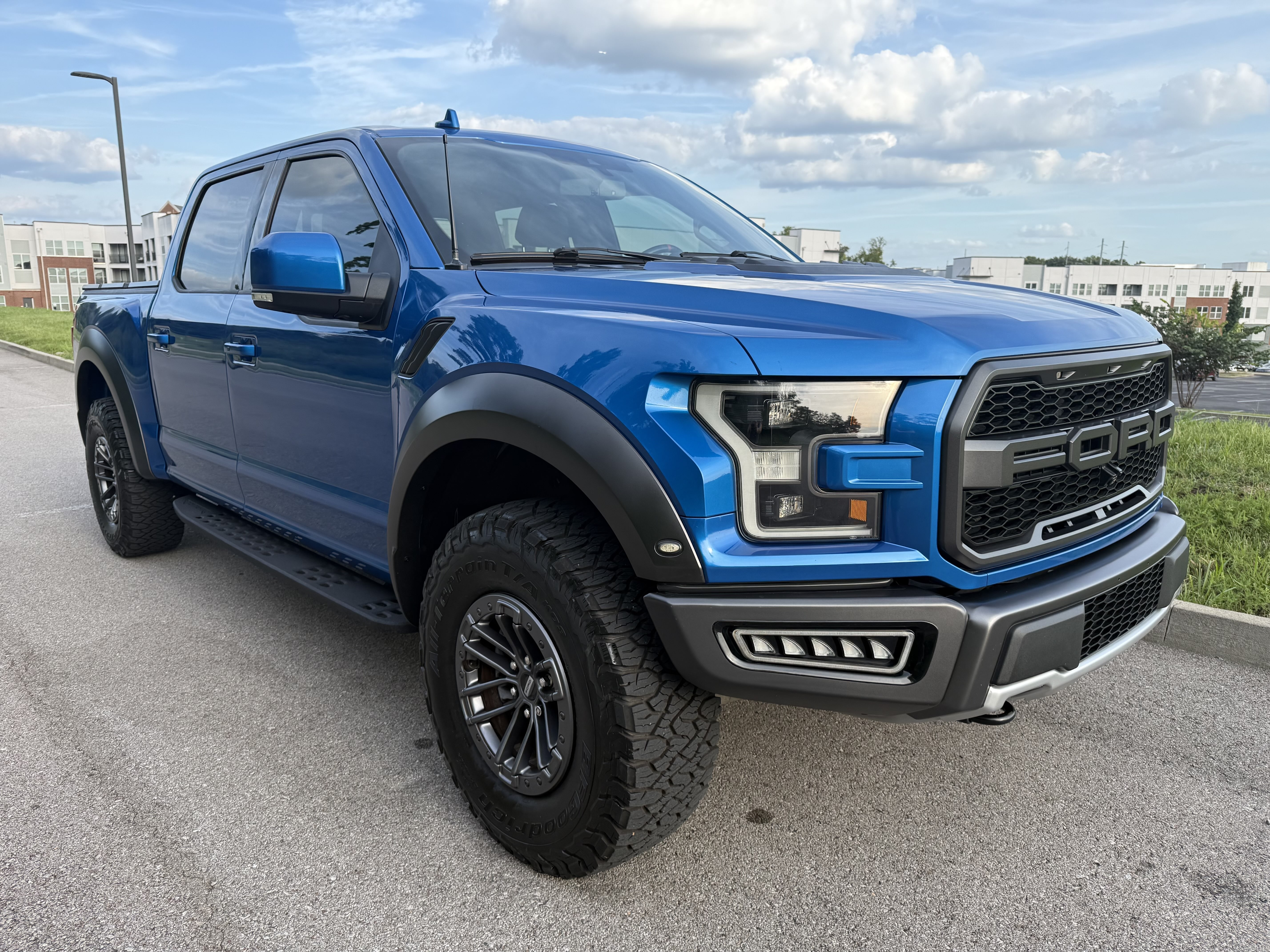 Used 2019 Ford F150 Raptor w/ Equipment Group 802A Luxury AWD/4WD image 9