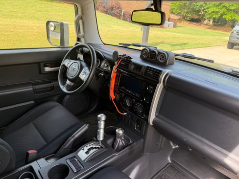 Used 2014 Toyota FJ Cruiser 4WD w/ Convenience Package image 8