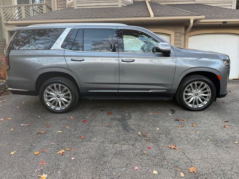 Used 2021 Cadillac Escalade Premium Luxury image 2