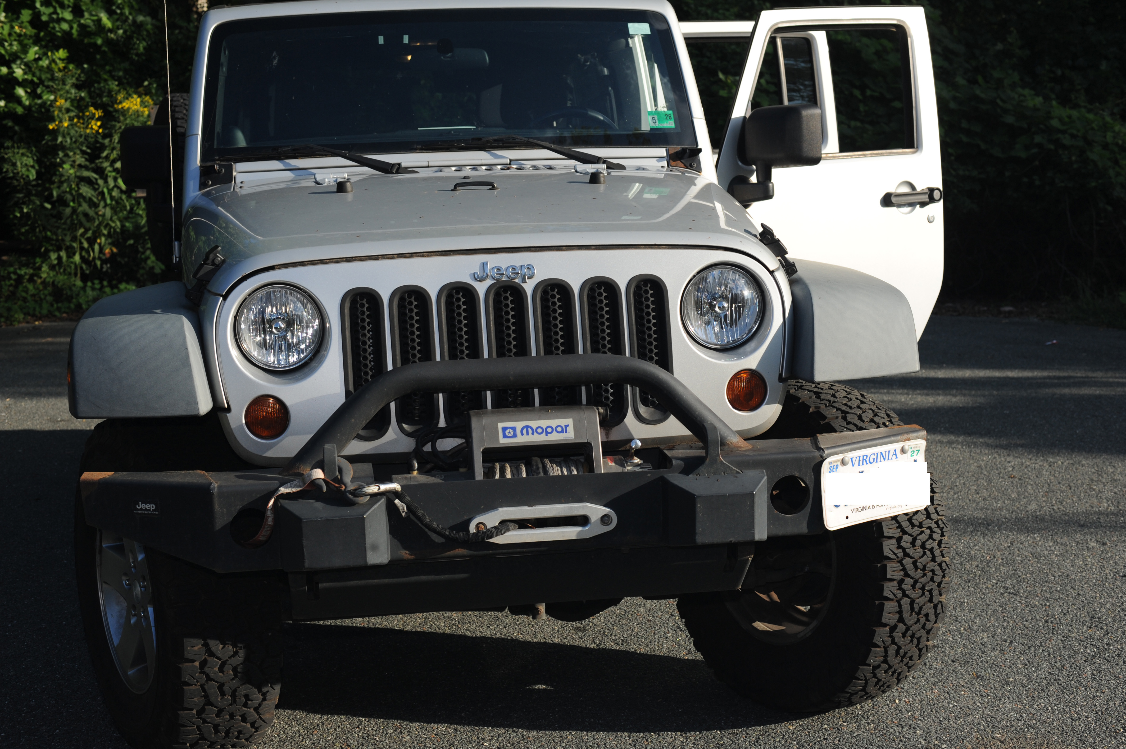 Used 2011 Jeep Wrangler Unlimited Rubicon w/ Connectivity Group AWD/4WD image 10