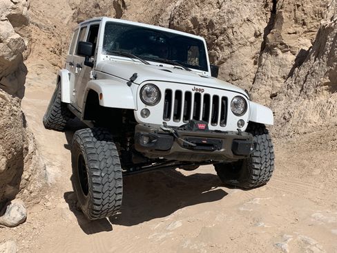 Used 2017 Jeep Wrangler Unlimited Sahara image 5