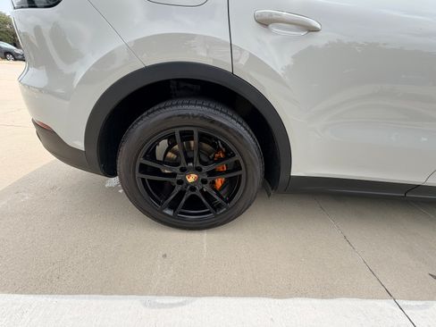 Used 2021 Porsche Cayenne AWD/4WD image 14