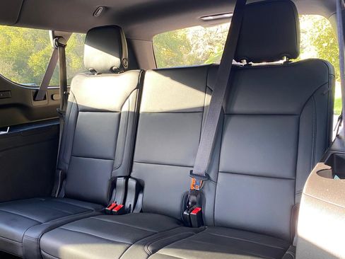 Used 2021 Chevrolet Suburban LT w/ LT Signature Package image 12