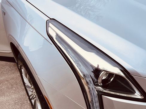 Used 2018 Cadillac XT5 Luxury w/ Driver Awareness Package image 8