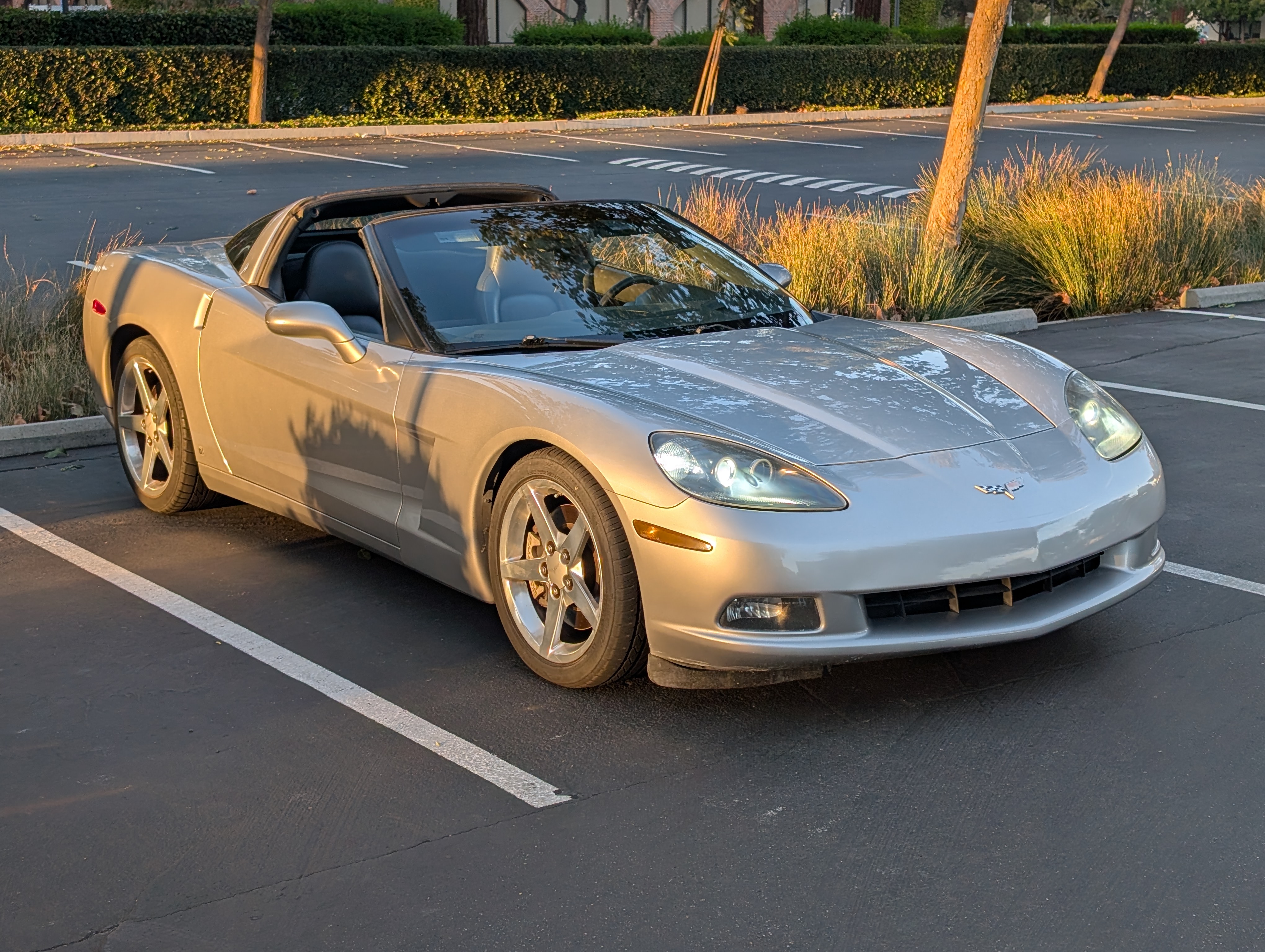 Used 2006 Chevrolet Corvette Coupe w/ Preferred Equipment Group RWD image 1