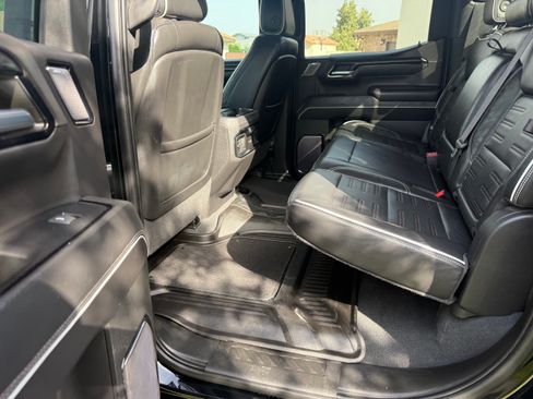 Used 2022 GMC Sierra 1500 AT4X image 16