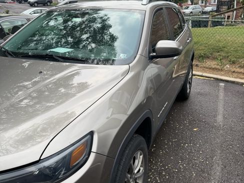 Used 2020 Jeep Cherokee Latitude Plus AWD/4WD image 5