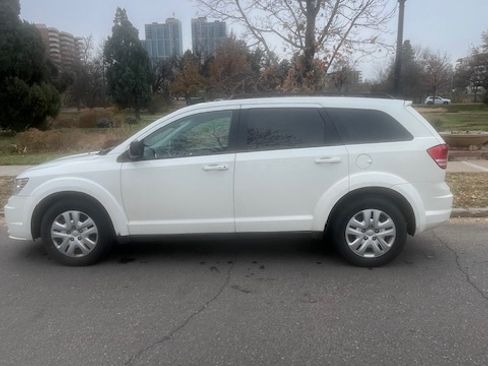 Used 2019 Dodge Journey SE image 2