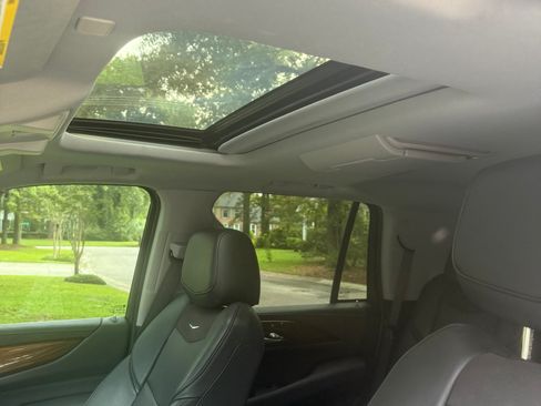 Used 2020 Cadillac Escalade Premium Luxury AWD/4WD image 10
