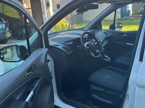 Used 2022 Ford Transit Connect XLT FWD image 12