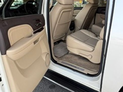 Used 2011 GMC Yukon XL Denali AWD/4WD image 14